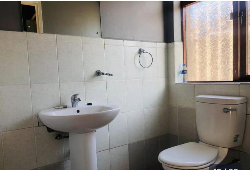 5 Bedroom Property for Sale in Grassy Park Western Cape